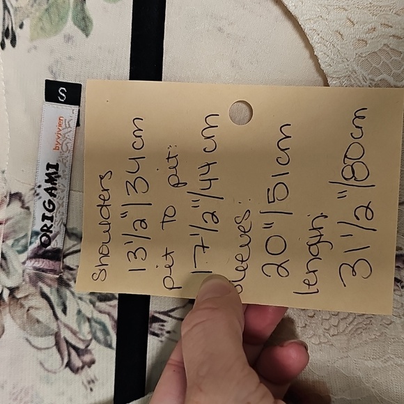 Origami Sm Floral Lace Long Blouse - Picture 2 of 15